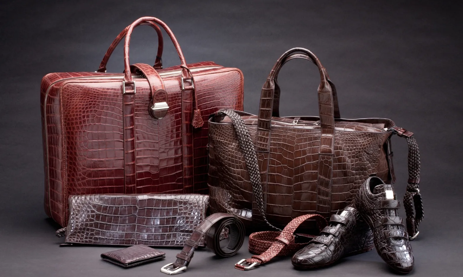 Sourcing Genuine Leather Goods from India: Quality & Craftsmanship Standards